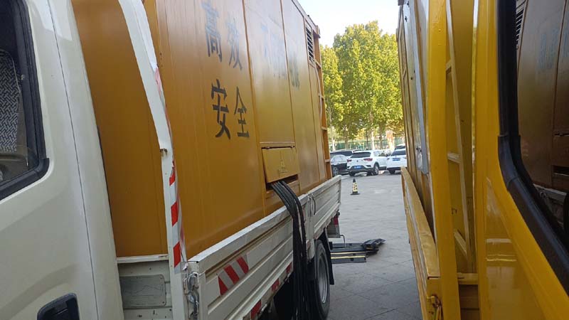札达如何判断柴油发电机组和UPS电源的切换时间是否符合要求？